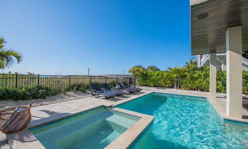 Beach Side Paradise - Luxury Home on the Beach - image 46