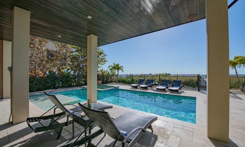 Beach Side Paradise - Luxury Home on the Beach - image 14