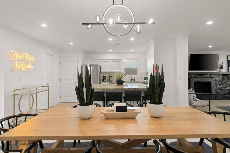 Camelback hideaway in Old Town Scottsdale - image 39