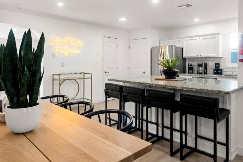 Camelback hideaway in Old Town Scottsdale - image 40