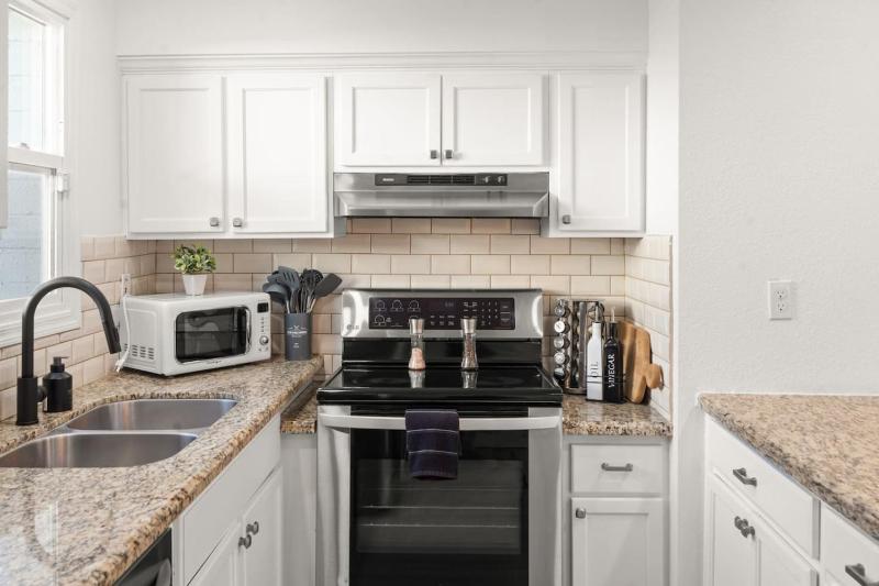 Camelback hideaway in Old Town Scottsdale - image 4