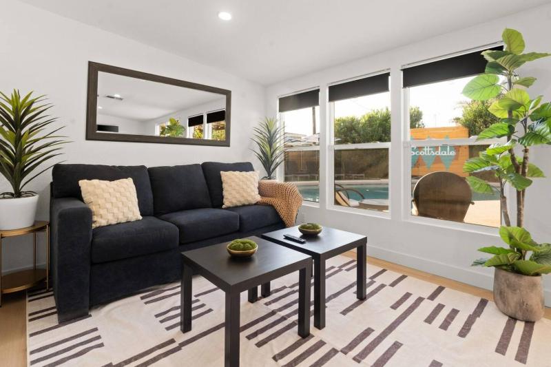 Camelback hideaway in Old Town Scottsdale - image 5