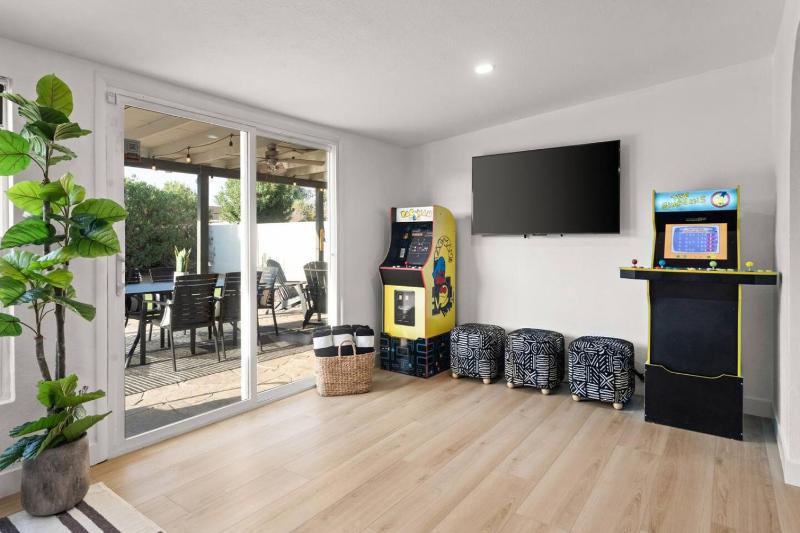 Camelback hideaway in Old Town Scottsdale - image 31