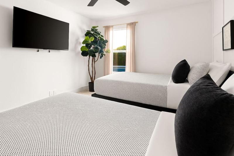 Camelback hideaway in Old Town Scottsdale - image 37