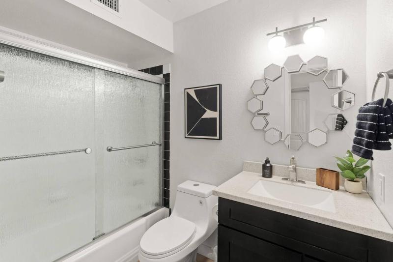 Camelback hideaway in Old Town Scottsdale - image 48