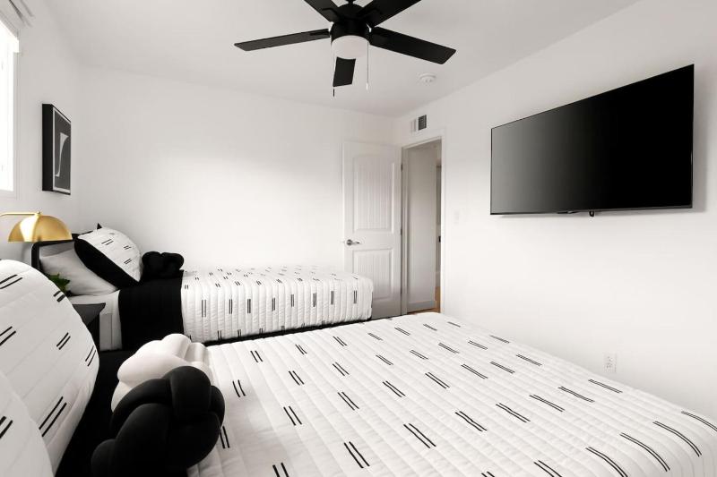 Camelback hideaway in Old Town Scottsdale - image 6