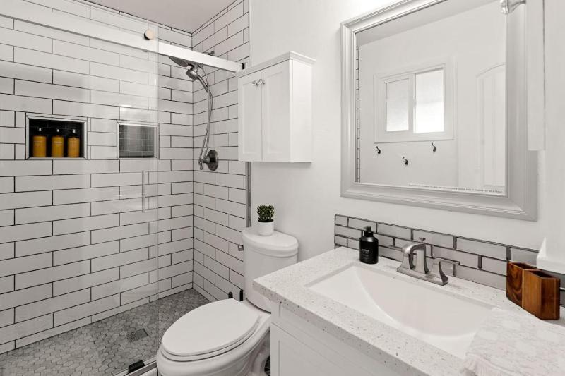 Camelback hideaway in Old Town Scottsdale - image 35