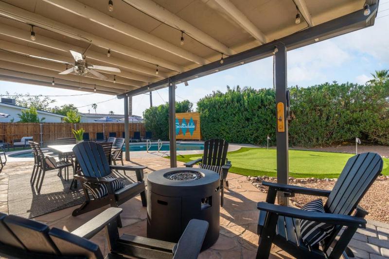 Camelback hideaway in Old Town Scottsdale - image 47