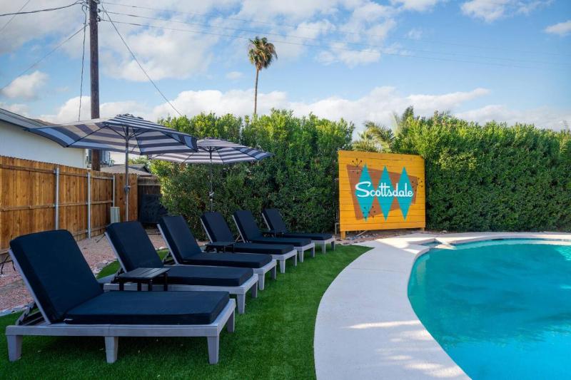 Camelback hideaway in Old Town Scottsdale - image 30
