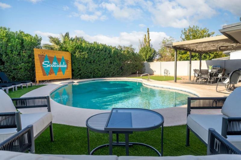 Camelback hideaway in Old Town Scottsdale - image 24