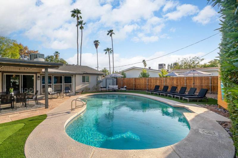 Camelback hideaway in Old Town Scottsdale - image 29