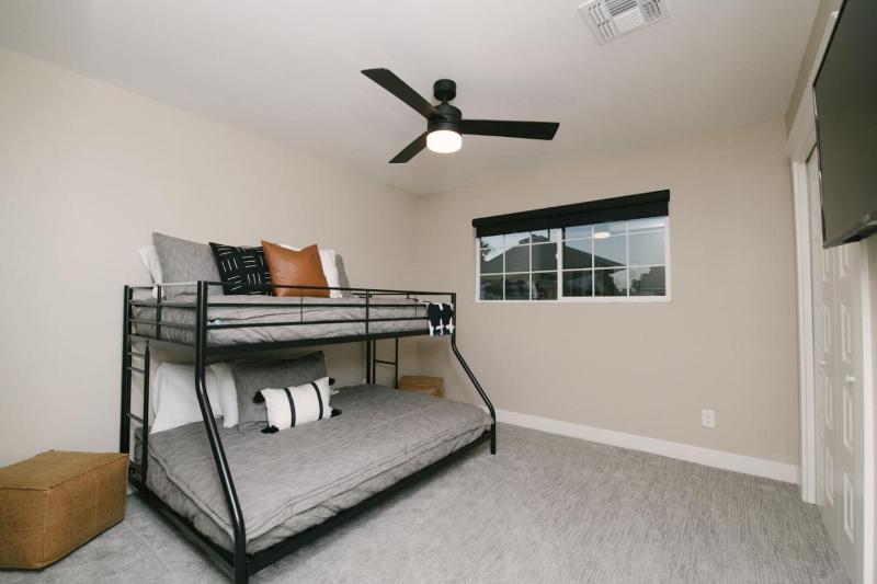 Pure Elegance in Old Town Scottsdale - Pool Hot Tub Fire Pit & Ping-Pong - image 36