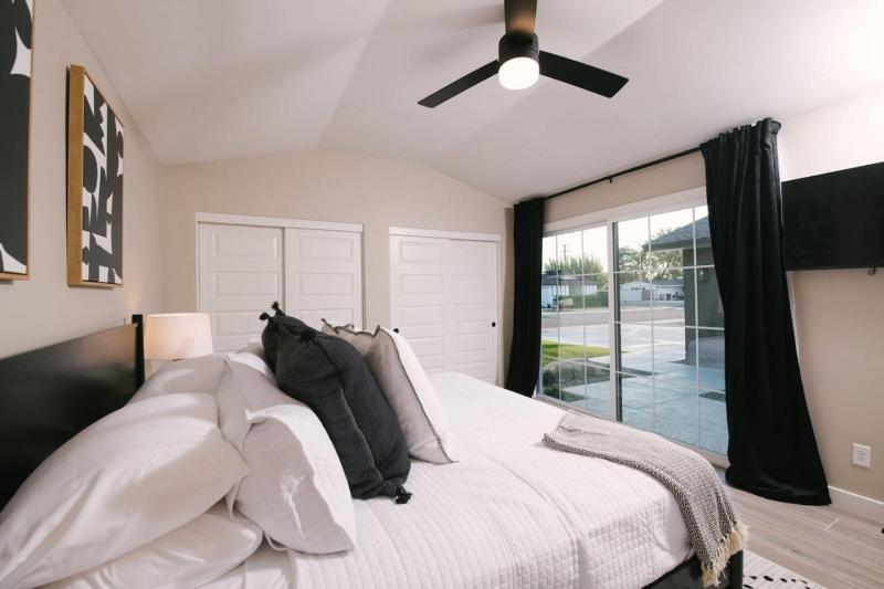 Pure Elegance in Old Town Scottsdale - Pool Hot Tub Fire Pit & Ping-Pong - image 25