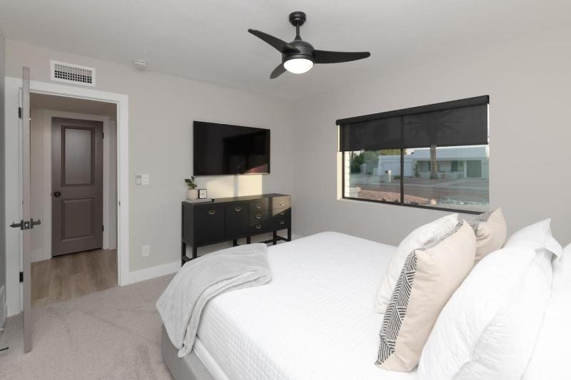 4Bedroom 3Bath with Billiards Ping-Pong Heated Pool Hot Tub Fire Pit & More - image 49
