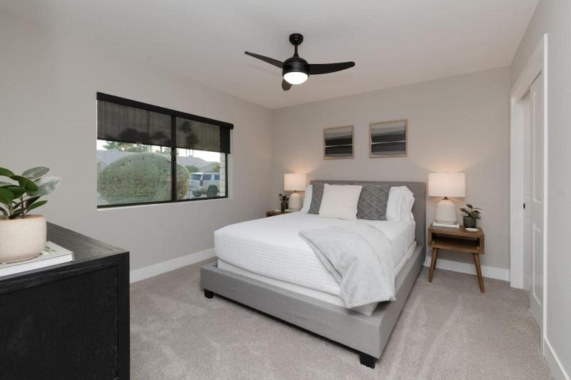 4Bedroom 3Bath with Billiards Ping-Pong Heated Pool Hot Tub Fire Pit & More - image 12