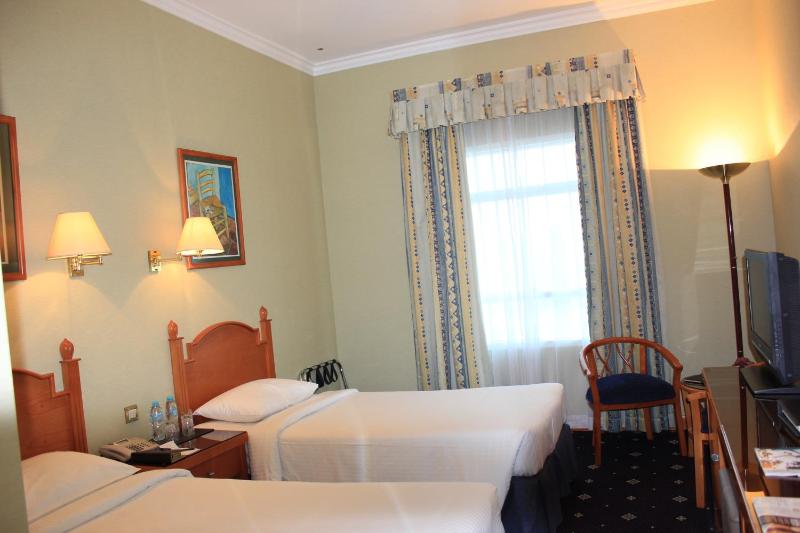 Deluxe Twin Room image 3