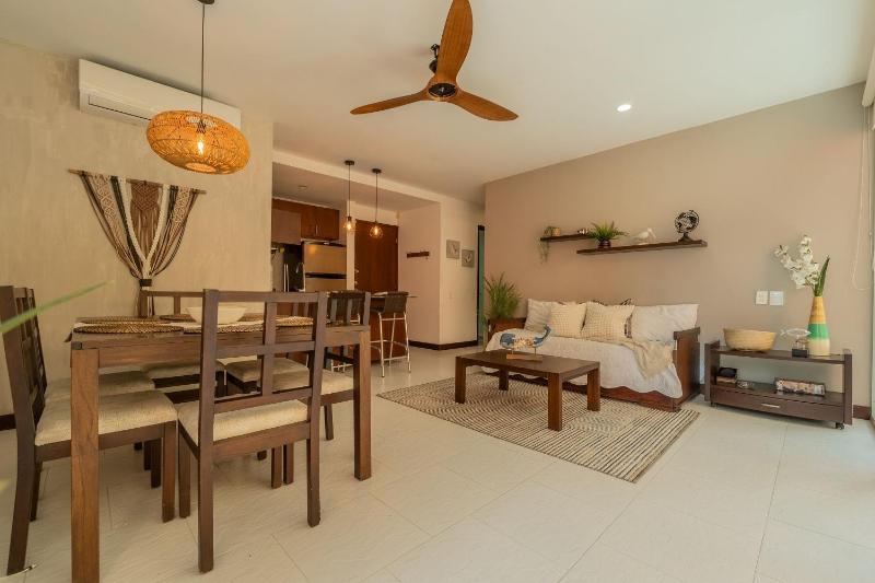 Oceanfront condominium with direct access to the beach. - image 8