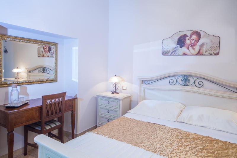Double or Twin Room image 3