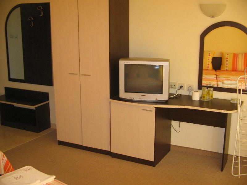 Double or Twin Room - Free Parking image 3