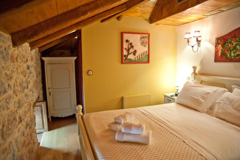 Standard Double Room image 4