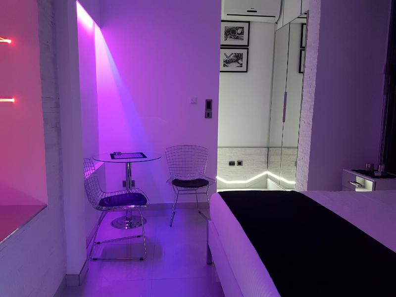 Monroe Apartment - image 2