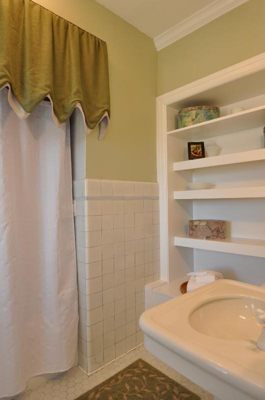 Queen Room - Maclellan House image 3