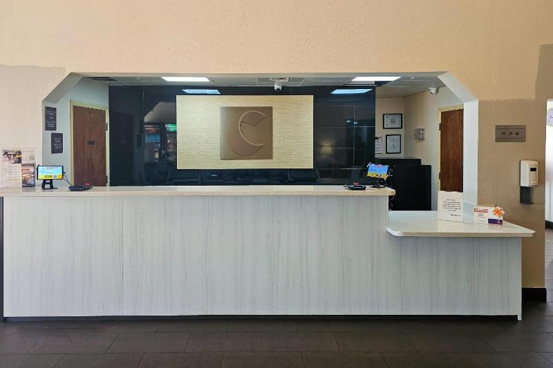 Comfort Inn & Suites Fort Lauderdale West Turnpike - image 1