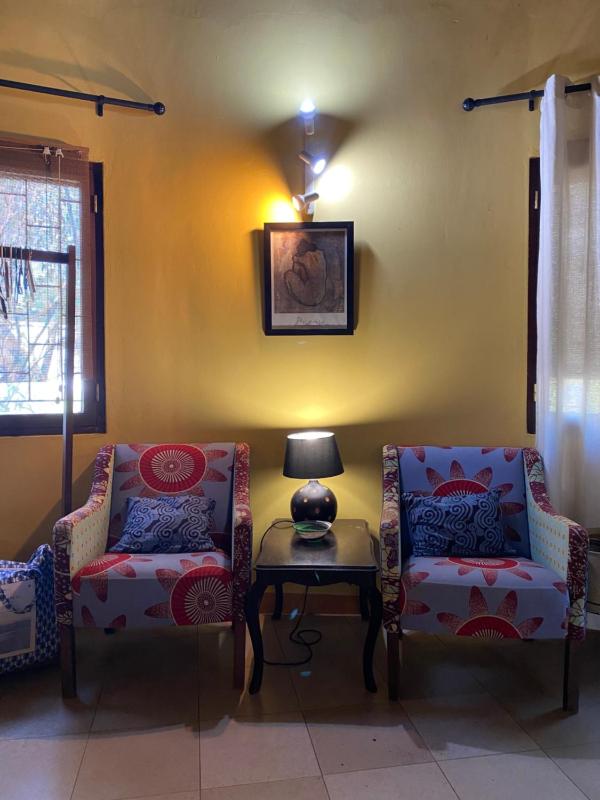 Beautiful traditional style studio - image 15