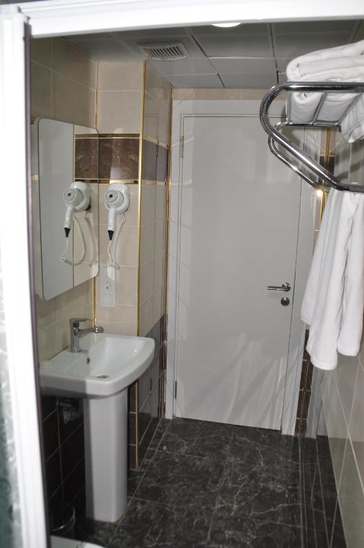 Standard Double or Twin Room image 4