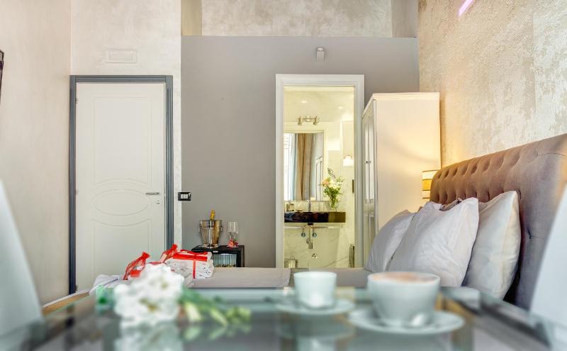 Deluxe Double Room with View image 2