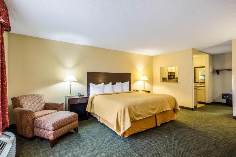 King Room with Kitchenette image 4