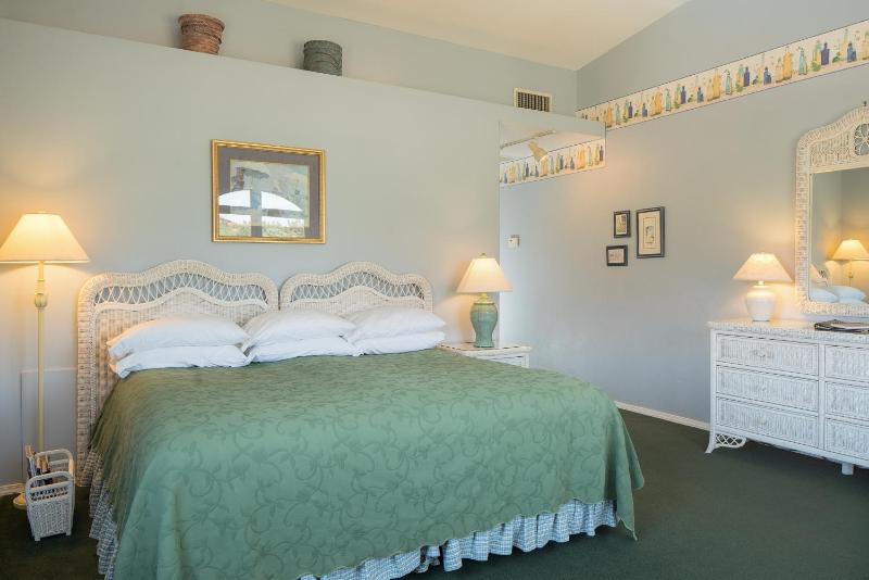 King Room - Strawberry Cactus image 3