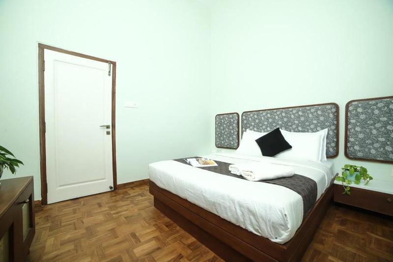 The Lake House - image 12