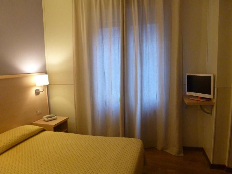 Quadruple Room image 2