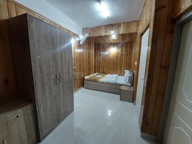 Hotel Rashak - Mg Marg - image 1