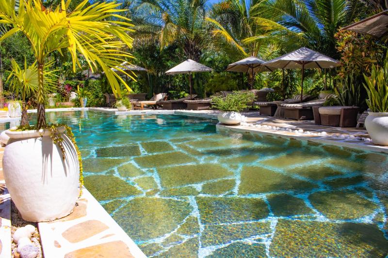 Manaya Luxury Diani Beach Serviced 2Bedroom with Pool & Parking - image 1