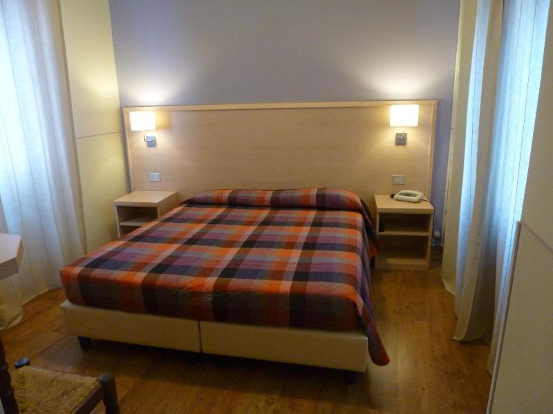 Single Room image 3