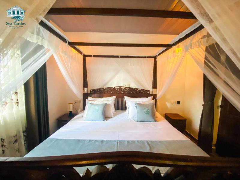 Sea Turtles Boutique Bungalow - image 32