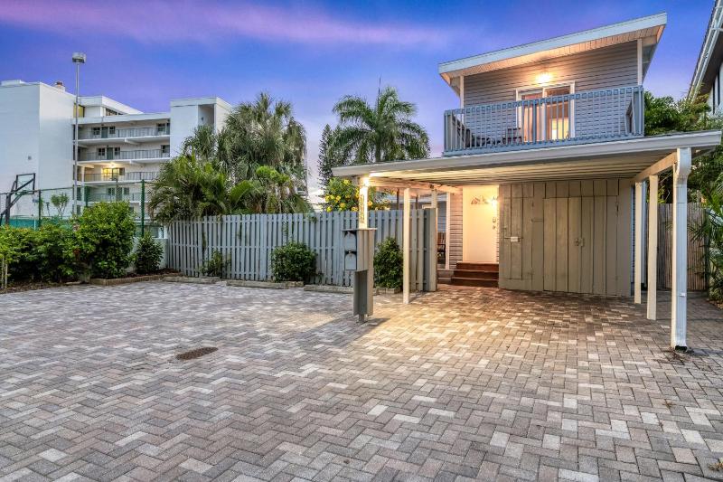 Tropical Retreat - image 20