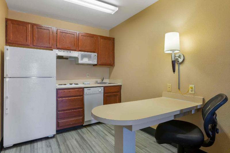 Extended Stay America Select Suites - Phoenix - Airport - E. Oak St. - image 4