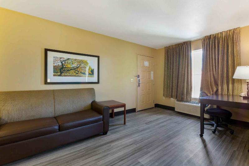 Extended Stay America Select Suites - Phoenix - Airport - E. Oak St. - image 10