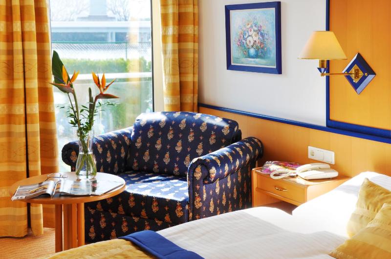 Superior Double Room with Garden View image 2