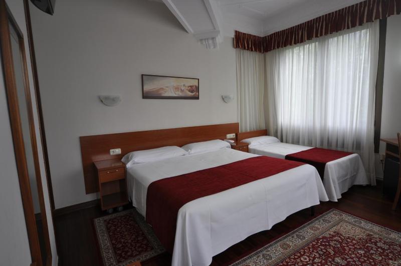 Family Room with Sea View image 4