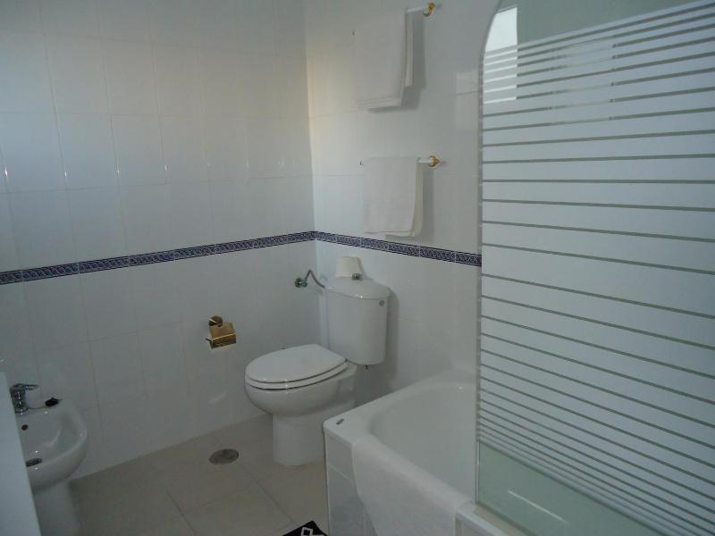 Single Room image 4