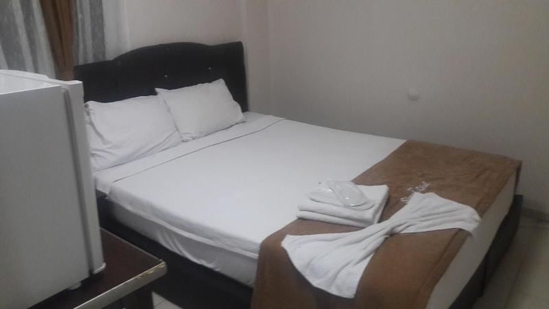Single Room with Bathroom image 3