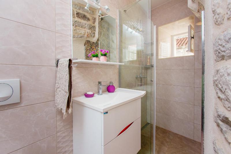 Deluxe Two-Bedroom Apartment image 2