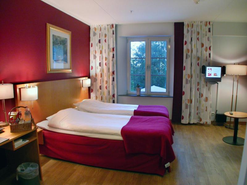 Family Room image 2