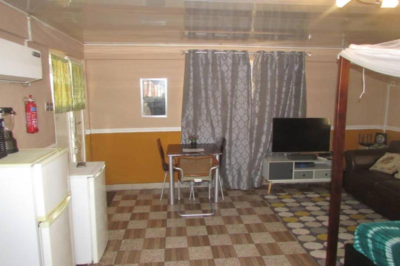 Nic's Inn Bed and Breakfast - image 7