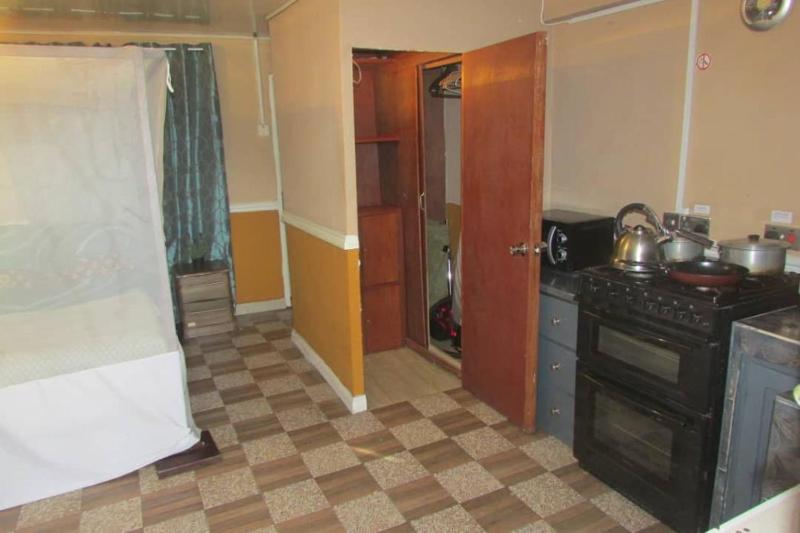 Nic's Inn Bed and Breakfast - image 3