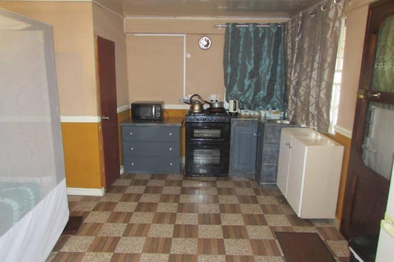 Nic's Inn Bed and Breakfast - image 4